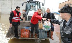 Şehzadeler Belediyesi'nden taşkın nedeniyle evlerinde mahsur kalan vatandaşlara destek