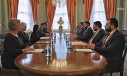 Suriye geçici Cumhurbaşkanı Şara, İngiltere İçişleri Bakanı ile görüştü