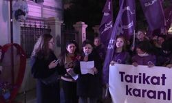 TİP'li kadınlar Fatma Nur Çelik ve kızı için Kadıköy'de eylem yaptı...'Fatma Nur adalet nöbetindeyken önünden onlarca hakim, savcı, polis geçti; hiçbiri onun 'yaşamak istiyoruz' çığlığını duymadı'