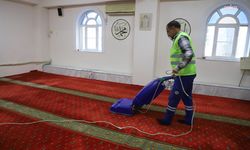 Turgutlu Belediyesi'nden ilçe genelindeki camilerde bayram temizliği