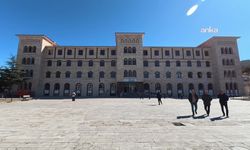 Yozgat'ta eğitim sendikaları, okul müdürünün makamında saldırıya uğramasını protesto etti