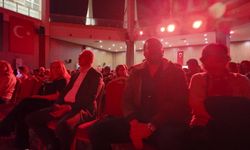 Yüreğir'de sahnelenen 'Pir Sultan Abdal' oyununa tiyatroseverlerden yoğun ilgi