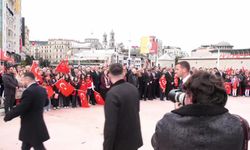 23 Nisan Ulusal Egemenlik ve Çocuk Bayramı kutlanıyor... Taksim Cumhuriyet Anıtı'nda çelenk bırakma töreni gerçekleştirildi