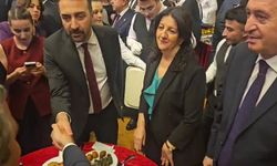 23 Nisan Ulusal Egemenlik ve Çocuk Bayramı Resepsiyonu... Özel'den Bakırhan'a: Umarım seneye 23 Nisan'da daha güzel günler bizi bekliyor