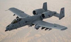 ABD, düşürülen savaş uçağındaki kayıp pilotu aramayı sürdürüyor