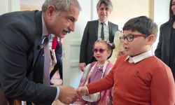 Adalar Belediye Başkanı Akpolat, 23 Nisan öncesi koltuğunu ortaokul öğrencilerine devretti