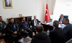 Ahmet Davutoğlu, eylemdeki Doruk Madencilik işçileriyle görüştü