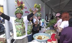 Alaçatı Ot Festivali'nde renkli kortej