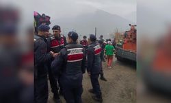 Alagöz'ün ısrarı jandarma ile köylüleri karşı karşıya getirdi: Köylüler Alagöz'e bir kez daha geçit vermedi