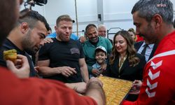 Antalya Büyükşehir Belediyesi Başkan Vekili Özdemir'den yeni sezon öncesi güreşçilere moral ziyareti