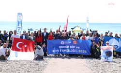 Antalya Büyükşehir Belediyesi'nden Konyaaltı Sahili'nde deniz dibi ve kıyı temizliği