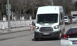 Arguvan'da kadın servis şoförü Mercan Koca: 'Sabah beşte yola çıkıyoruz, öğrencilerimiz bizi sabırsızlıkla bekliyor'