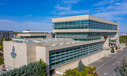 AYM, cinsiyet değişikliğinde mahkeme izni şartını Anayasa'ya uygun buldu