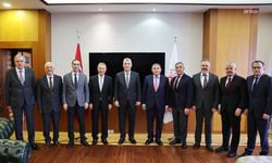 Bakan Bolat, Türkiye Müteahhitler Birliği Yönetim Kurulu Başkanı Eren ve beraberindeki heyetle bir araya geldi