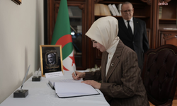 Bakan Mahinur Özdemir Göktaş, hayatını kaybeden eski Cezayir Cumhurbaşkanı Liamine Zeroual için açılan taziye defterini imzaladı