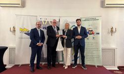 Bilecik Belediye Başkanı Subaşı, Marmara Belediyeler Birliği'ne verilen ödülü teslim aldı