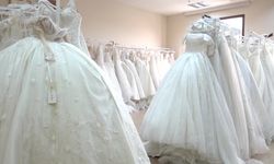 Bornova Belediyesi'nden evlenecek çiftlere gelinlik desteği