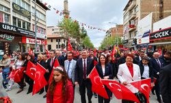 Burdur'da 23 Nisan kutlamaları, kortej yürüyüşüyle devam etti