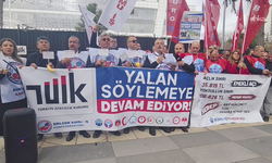 Büro-İş Sendikası'ndan TÜİK önünde enflasyon tepkisi: 'TÜİK, 'sizin çarşıda pazarda yaşadığınız değil, benim yazdığım gerçek' diyor'