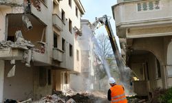 Büyükçekmece'de 5 adet yüksek riskli yapı yıkıldı