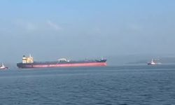 Çanakkale Boğazı'nda makinesi arızalanan 274 metrelik tanker, güvenli bölgeye demirletildi