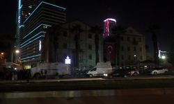 Cemil Tugay, polisin barikatlarla çevirdiği Meslek Fabrikası önünde gece nöbet tuttu... Tugay: 'Gücümüzün yettiğince buradayız'