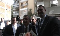 CHP Genel Başkanı Özel partisinin İzmir İl Başkanlığı'nı ziyaret etti