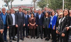 CHP Genel Başkanı Özel, Şenol Aslanoğlu, Tunç Soyer ve Heval Şavaş'ı Buca Cezaevi'nde ziyaret etti