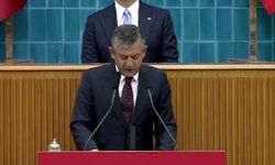 CHP grup toplantısı... Özgür Özel: 'Cumhuriyeti cumhuriyet yapan bütün bu kurumları sattılar ve o parayı bu yıl faize ödüyorlar'