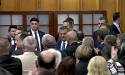 CHP grup toplantısı... Özgür Özel: 'Otokrat ve ondan medet umanların hepsini birden yeneceğiz, Türkiye'ye demokrasiyi geri getireceğiz'