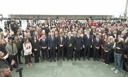 CHP İzmir İl Başkanlığı'ndan 23 Nisan'da çelenk töreni