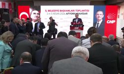 CHP'li İl Belediye Başkanları Toplantısı... Özgür Özel: 'Benim onun gidişini durdurmak gibi niyetim yok ama o CHP'nin gelişini durdurmanın telaşına düştü'