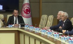 CHP'li üyeler Dijital Mecralar Komisyonu'nu terk etti... CHP'li Özkan'dan Komisyon Başkanı Elmas'a: 'Olmayan bir toplantıyı nasıl yapıldı diye gösterdiniz?'