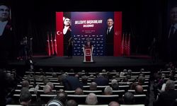 CHP'nin Belediye Başkanları Buluşması... Özgür Özel: 'Dostuna güven, olmayana kaygı veren ama dost olmayanın ağzına laf vermek yerine sessiz kalmayı bilen bir yönetim anlayışıyla yola çıktık'