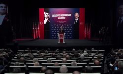 CHP'nin Belediye Başkanları Buluşması... Vahap Seçer: 'İktidar ne yaparsa yapsın inanılmaz bir yıpranmışlığı var, bir türlü arabayı toparlayamıyor'