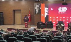 CHP'nin Doğu Karadeniz Medya Buluşması... Burhanettin Bulut: 'Gazetecilerin cezaevinde olması ülkede yaşayan herkesi güvencesiz hale getirir'