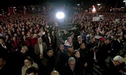 CHP'nin 'Millet İradesine Sahip Çıkıyor' mitingi Bursa'da... Mustafa Bozbey: Bizim başımız dik. Vicdanımız rahat. Karanlıkta kalmış hiçbir işimiz yok