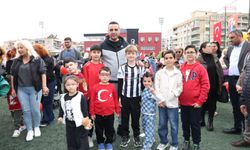 Çiğli'de 23 Nisan coşkusu: Minikler bayramı doyasıya kutladı