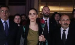 Depremde 269 kişiye mezar olan Rönesans Rezidans'ın duruşmasına sabah devam edilecek.... Ailelerden dayanışma çağrısı: Kamuoyunu sabah 11.00'de yine buraya bekliyoruz.