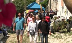 Ege Lezzetleri Festivali'nde mutfaktaki yemekler kazanca dönüşüyor... Ayten Gündüz: 'Emekli olunca geçinmek çok zor. Festival geçimimiz için güzel oldu'