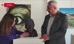 Emek Partisi Genel Başkanı Seyit Aslan'a Erdal Eren'in büstü verildi