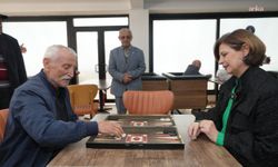 Eskişehir Büyükşehir Belediye Başkanı Ünlüce, yaş almış vatandaşlar ile bir araya geldi