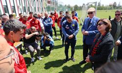 Eskişehir Büyükşehir Belediye Başkanı Ünlüce'den kentin takımına destek ziyareti