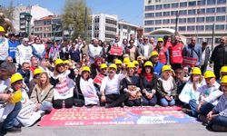 Eskişehir'den Doruk Madencilik işçilerine baretli destek: 'Direniş alanı emeğin bastırılamayan sesidir'