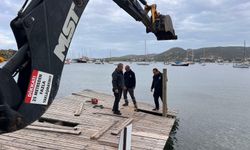 Foça'da iskeleler yaza hazırlanıyor