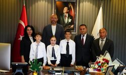 Germencik Belediye Başkanı Zencirci, koltuğu da yetkiyi de çocuklara devretti