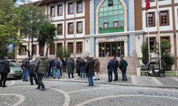 Görevden uzaklaştırılan Görele Belediye Başkanı Hasbi Dede'nin yargılandığı dava 30 Nisan'a ertelendi