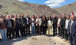 Hakkari-Van Karayolu günlerdir kapalı, Yol krizine tepkiler yükseliyor