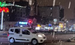 Hakkari'de gece boyunca yoğun kar yağışı etkili oldu