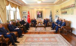 Hava Kuvvetleri Komutanı Kadıoğlu, Mısır Hava Kuvvetleri Komutanlığı Eğitim Daire Başkanı Tümgeneral Saleh'ı makamında kabul etti